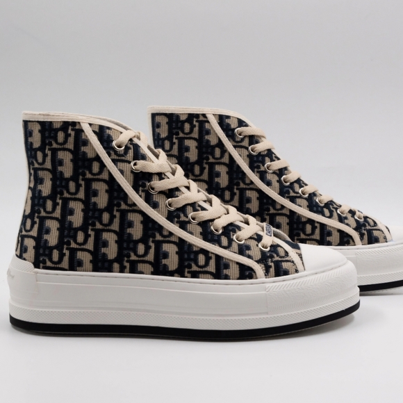Stylish High-Top Sneakers Dior - Picture 2 of 12